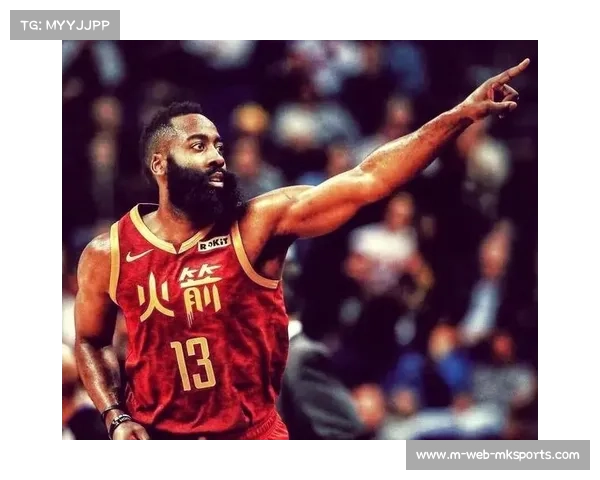 哈登全情投入赛场边骑行训练展现极致专注态度